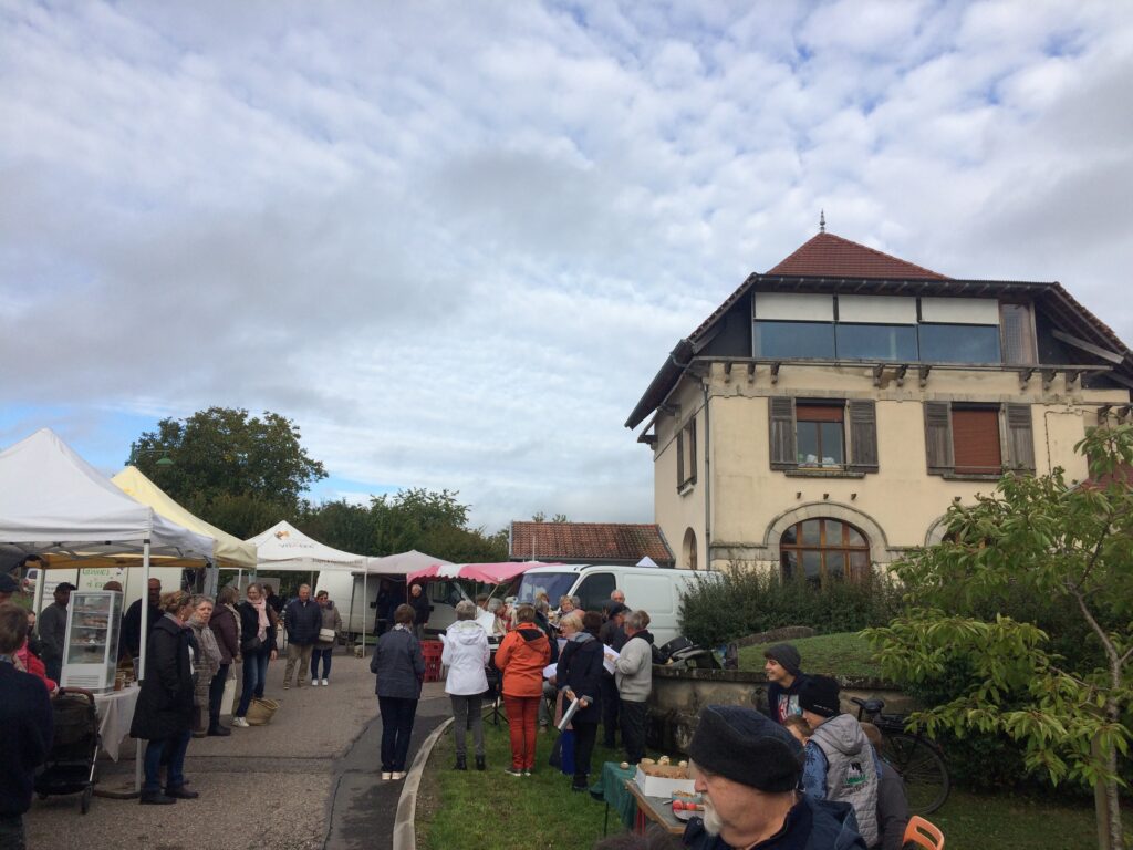 devant la mairie